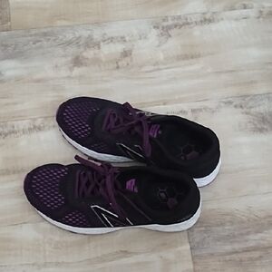 New Balance Purple and Black Athletic Shoes with Breathable Mesh